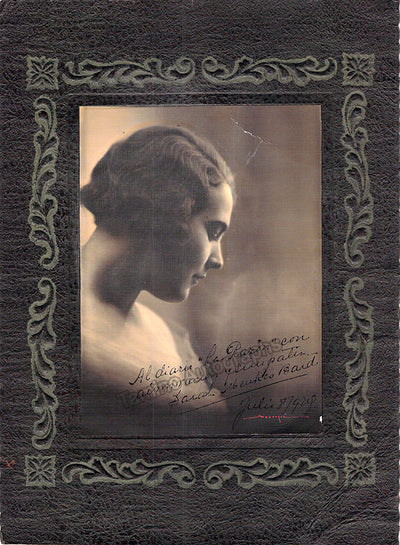 Menkes, Sara - Signed Photograph