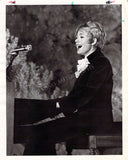 Jones, Shirley - Signed Card & Photo