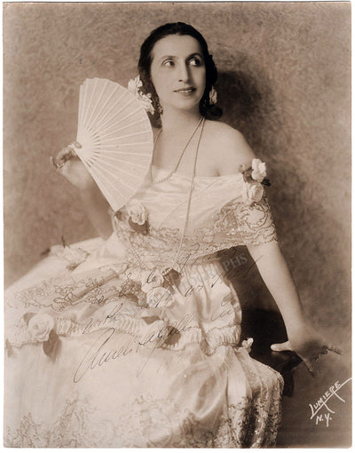 In La Traviata (1)