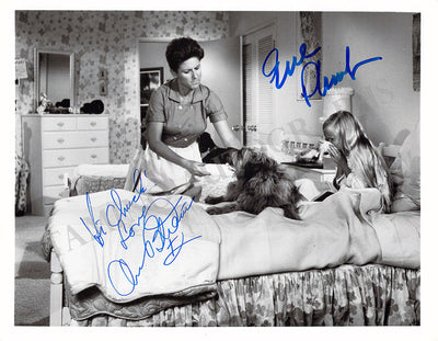 Davis, Ann - Plumb, Eve - Signed Photograph in "The Brady Bunch"
