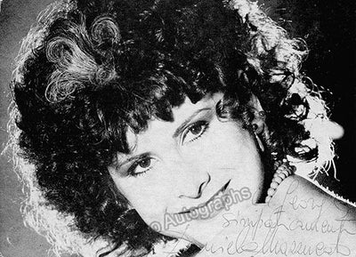 MAZZUCATO, Daniela (Various Autographs)