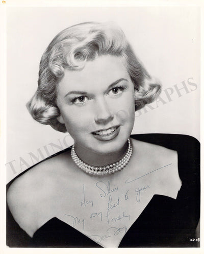 Day, Doris - Various Autographs