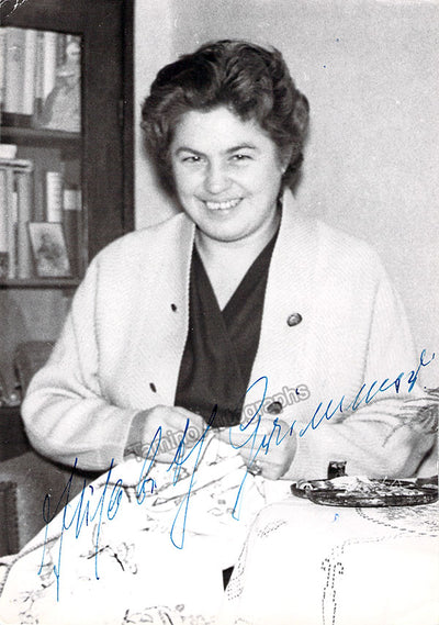 GRUMMER, Elisabeth (Various Autographs)