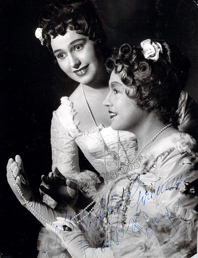 Grummer, Elisabeth - Wagner, Sieglinde - Double Signed Photograph in Cosi Fan Tutte