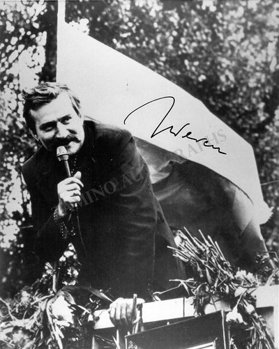 Walesa, Lech - Signed Photograph