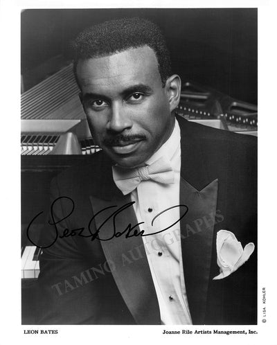 Bates, Leon - Signed Photograph
