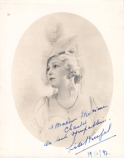 Brugel, Lise - Signed photograph in Manon