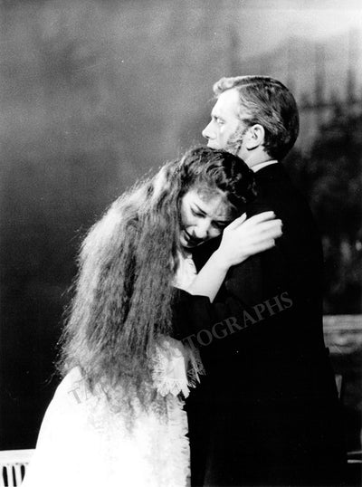 In Scene Act II Scene I (With Bastianini)