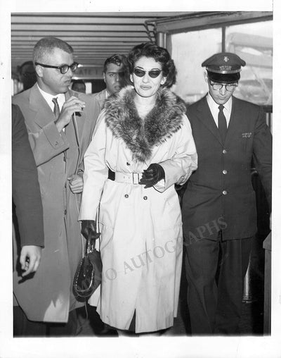 At Idlewild Airport (1959)