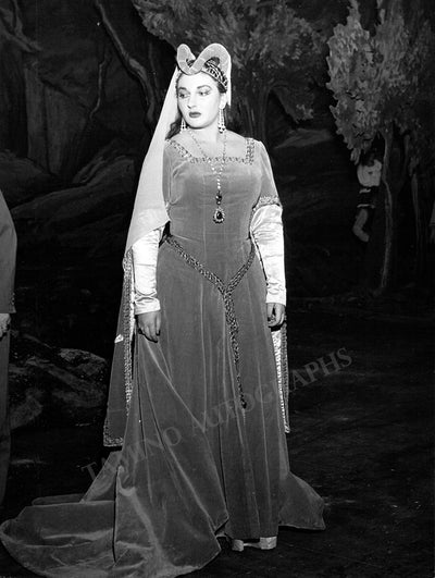 As Leonora in Il Trovatore (4)