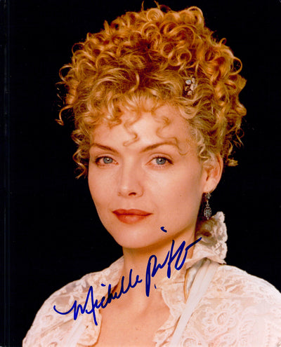 Pfeiffer, Michelle - Signed Photograph