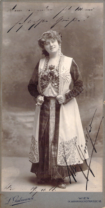 Gunther, Mizzi - Signed Photograph in "The Merry Widow"