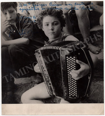 In "Prelude a La Gloire"