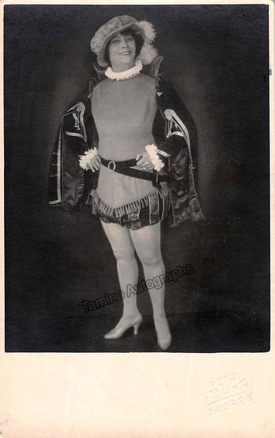 In Role (1930)