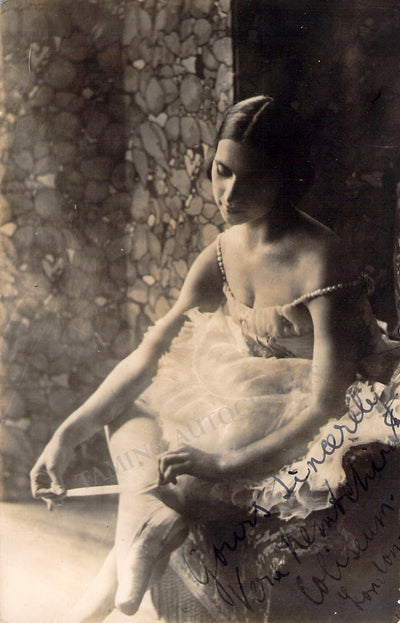 Nemtchinova, Vera - Signed Photograph