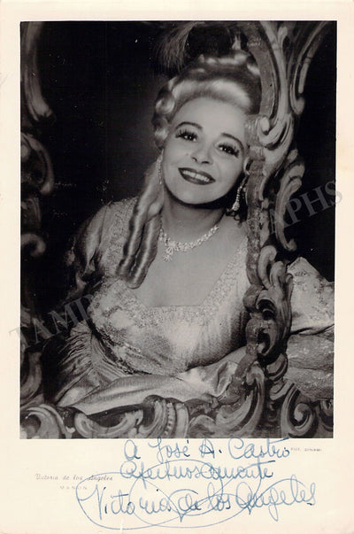 De los Angeles, Victoria - Signed Photograph as Manon