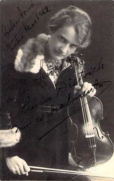 Torra, Cecilia - Signed Photograph
