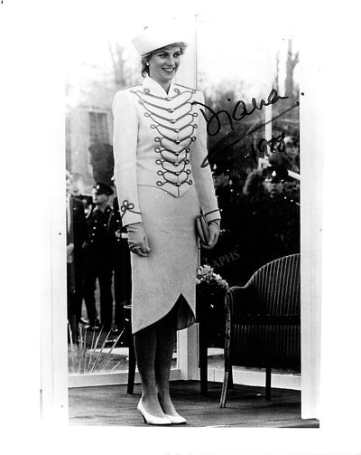 Spencer, Diana (Lady Di) - Signed Photograph 1988