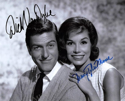 Dyke, Dick van - Tyler Moore, Mary - Double Signed Photo in "The Dick van Dyke Show"