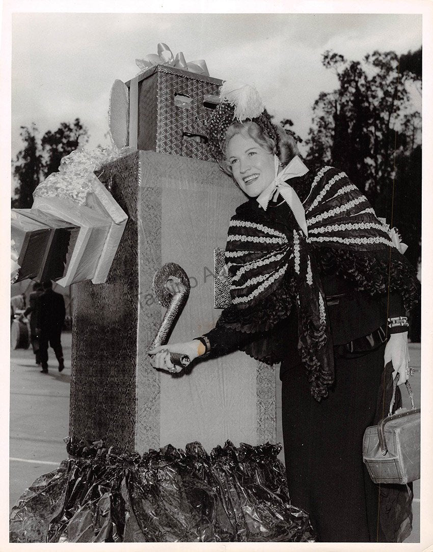 Kirsten, Dorothy - Large Lot of Unsigned Photographs - Tamino