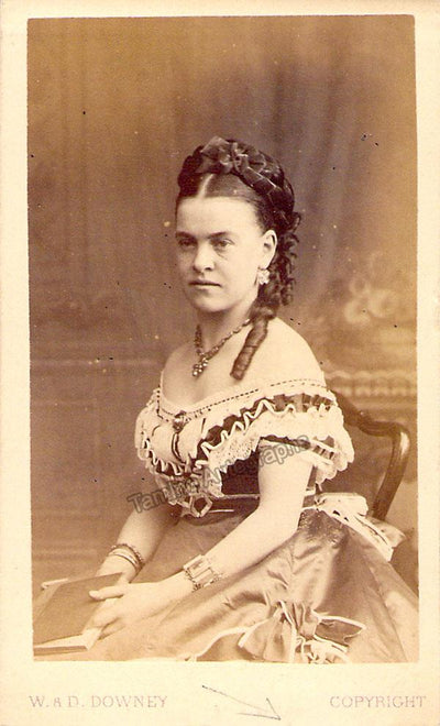 Wynne, Edith - Signed Carte-de-Visite