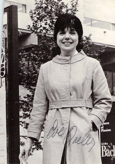 Queler, Eve - Signed Photograph