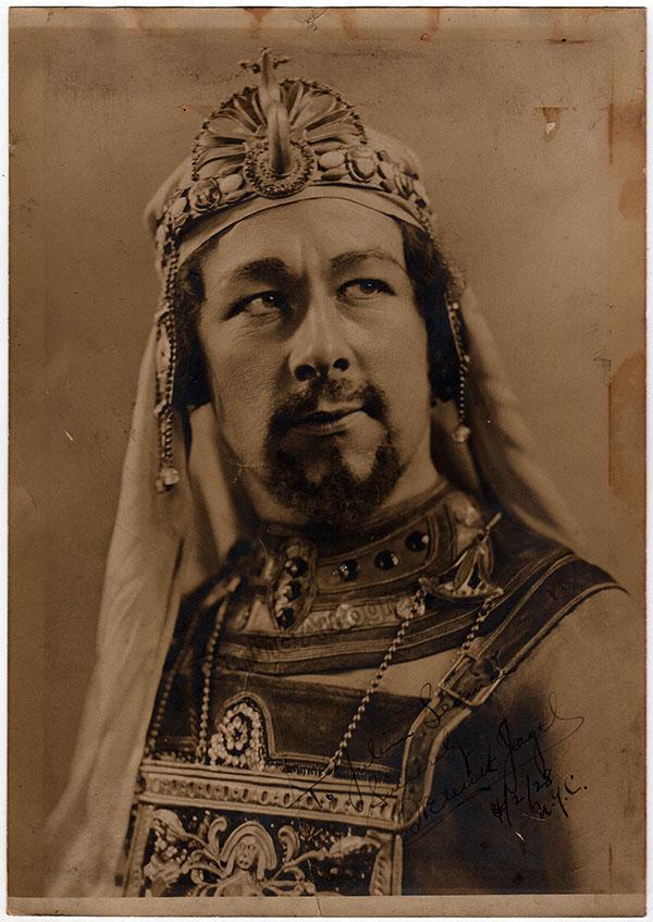 Jagel, Frederick - Large Signed Photo in Aida 1928