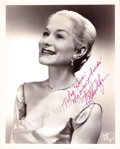 Wyler, Gretchen - Signed Photograph