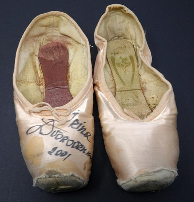 Dvorovenko, Irina - Signed Pointe Shoes