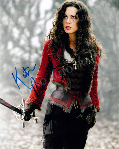 Beckinsale, Kate - Signed Photograph in "Van Helsing"