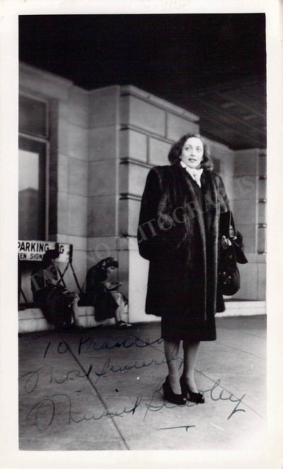 Bentley, Muriel - Signed Photograph