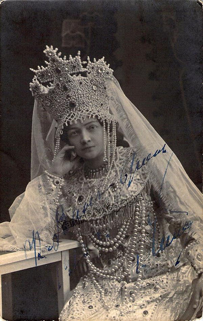Van Brandt, Nadina - Signed Photo Postcard