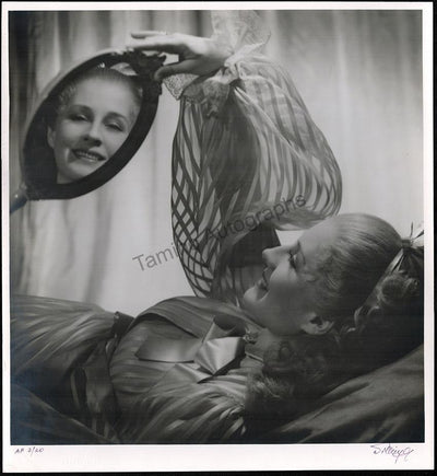 Shearer, Norma - Large Original Photo in "Marie Antoinette" Signed by Photographer Laszlo Willinger