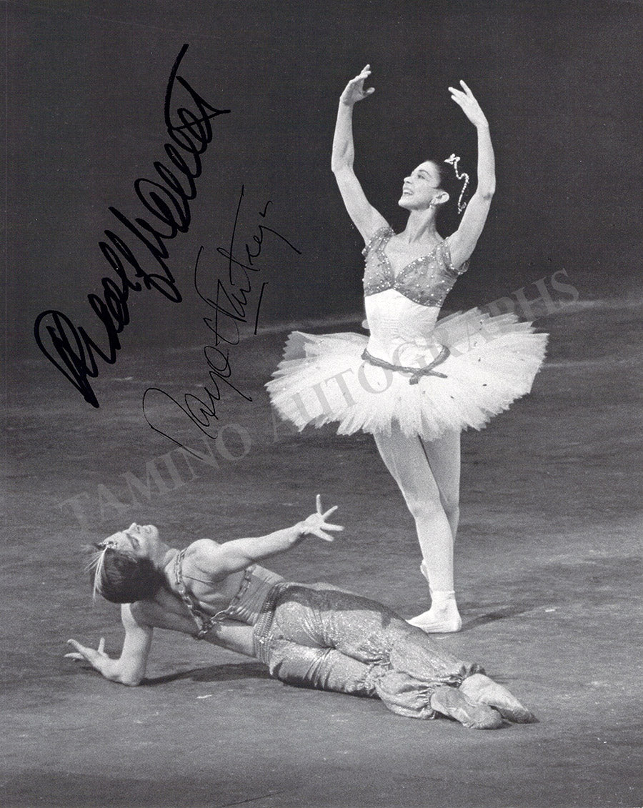 Nureyev, Rudolf - Fonteyn, Margot - Signed Photograph in "Le Corsaire"