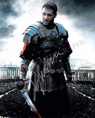 Crowe, Russell - Signed Photograph in "Gladiator"