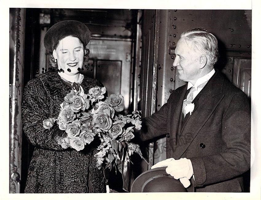 Johnson, Edward - Lot of 13 Unsigned Photos