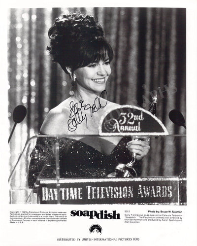 Field, Sally - Signed Photograph in "Soapdish"