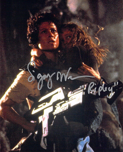 Weaver, Sigourney - Signed Photograph in "Aliens II"