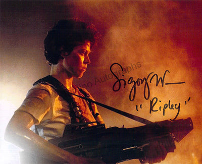 Weaver, Sigourney - Signed Photograph in Aliens
