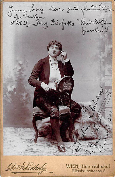 Urban, Sophie - Signed Cabinet Photograph in Die Fledermaus 1903