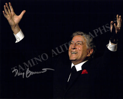 Bennett, Tony - Signed Photograph in Performance