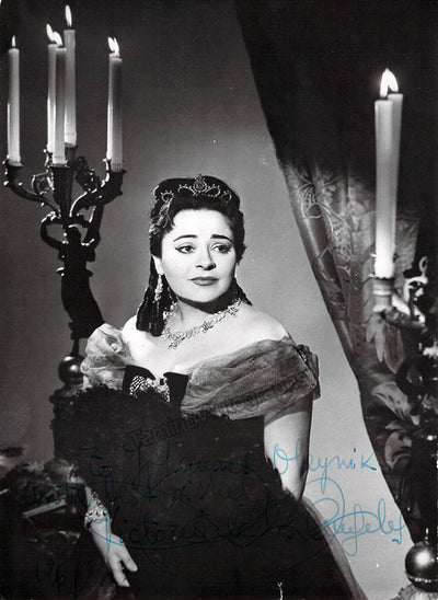 De Los Angeles, Victoria - Signed Photograph in Traviata 1961