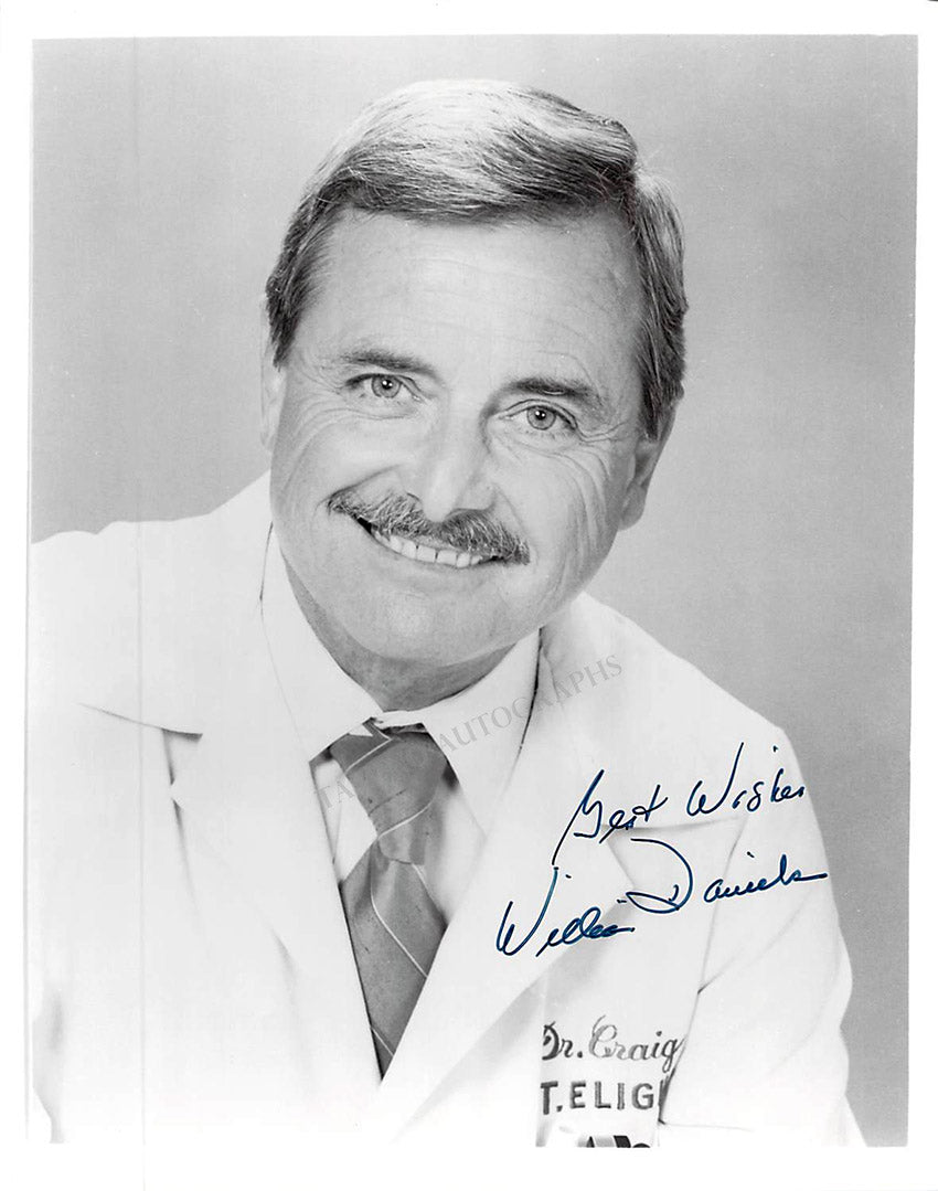 Daniels, William - Signed Photograph in "St. Elsewhere"