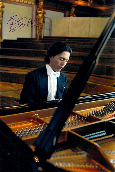 Li, Yundi - Signed Photo in Performance