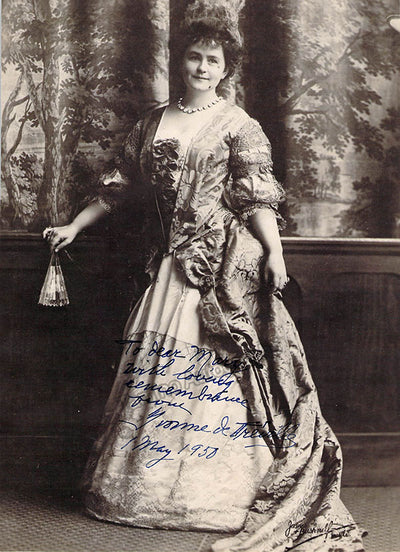 De Treville, Yvonne - Signed Photograph in role