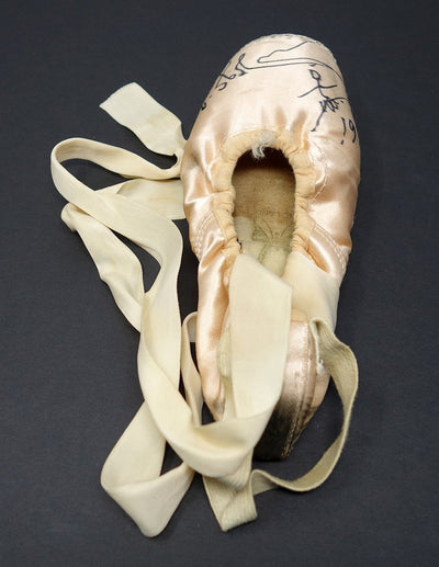 Ananiashvili, Nina - Signed Pointe Shoe