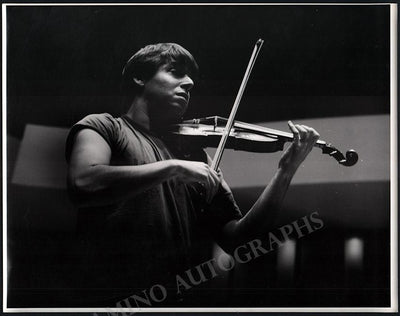 Bell, Joshua - Original Photo in Rehearsal