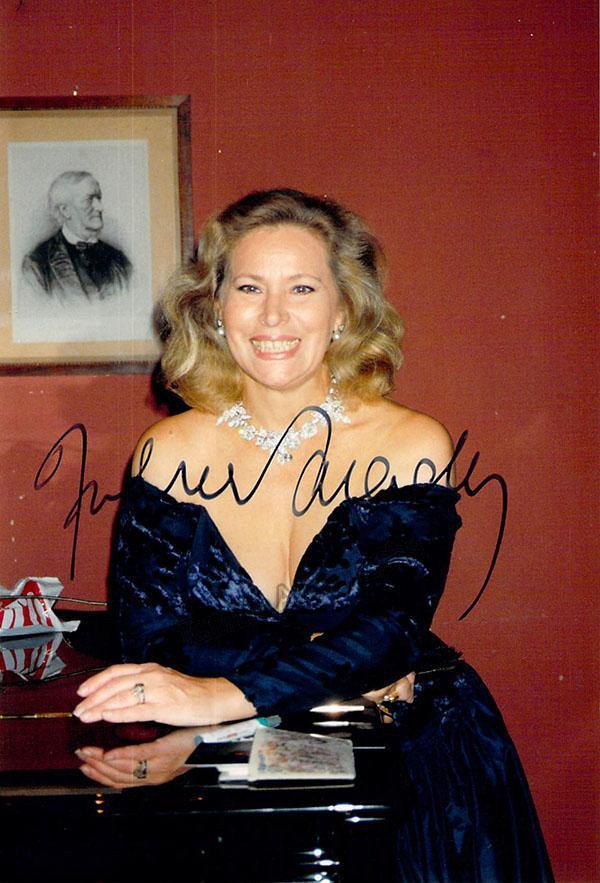 Contemporary Opera Singers - Lot of 38 Informal Signed Photographs - Tamino