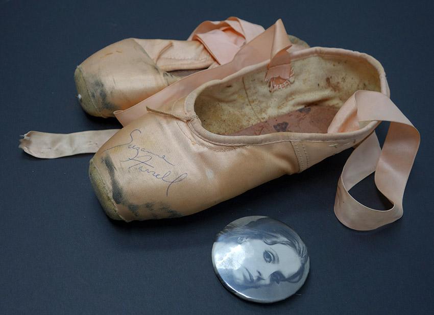 Farrell, Suzanne - Signed Pointe Shoes - Tamino