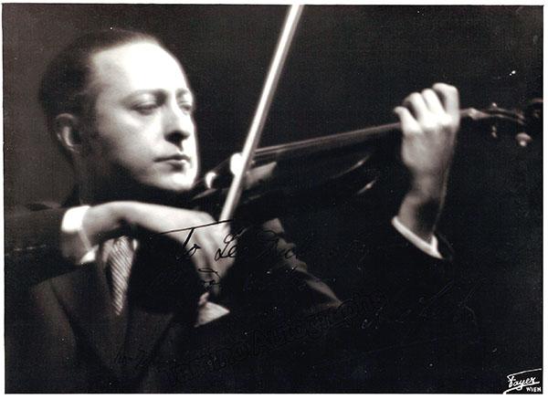 Heifetz, Jascha - Signed Photo Performing 1933 - Tamino